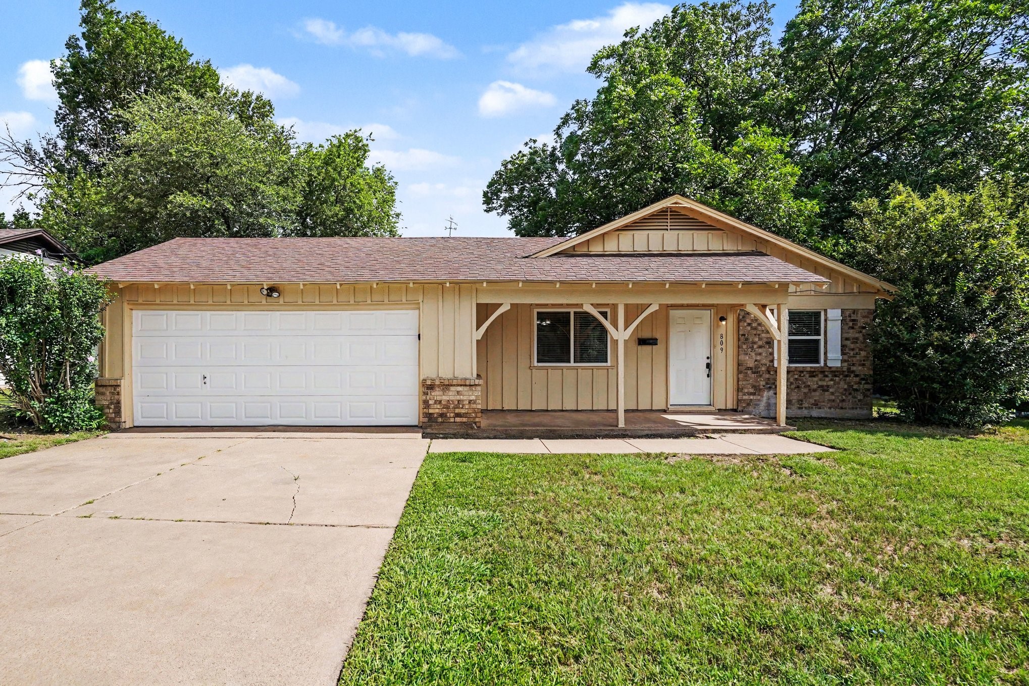 809 E Bovell Street Crowley TX 76036