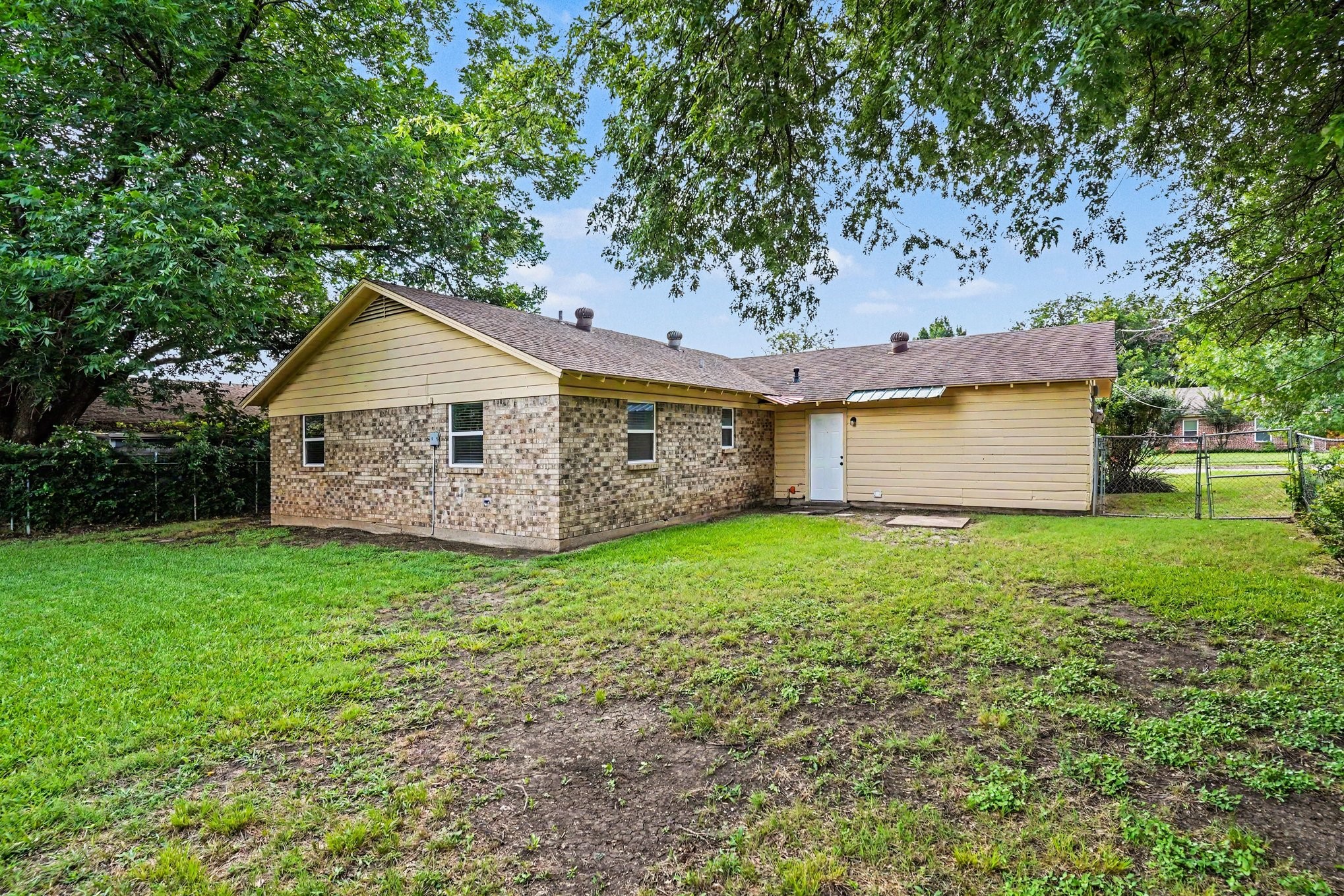 809 E Bovell Street Crowley TX 76036