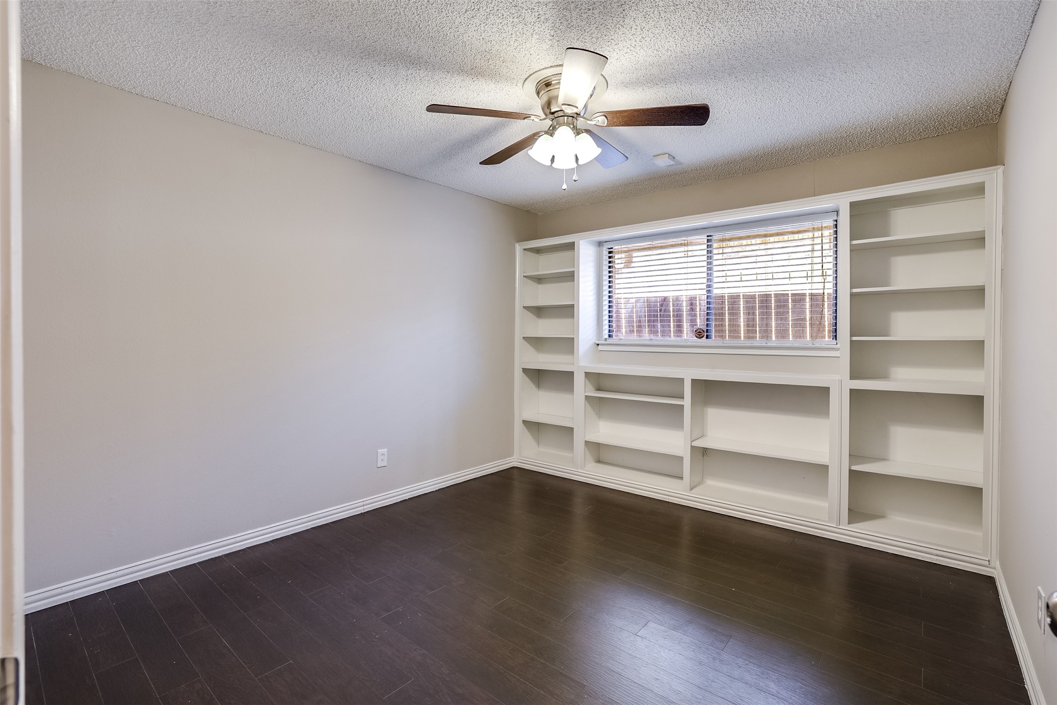 4129 Hackmore Loop Irving TX 75061