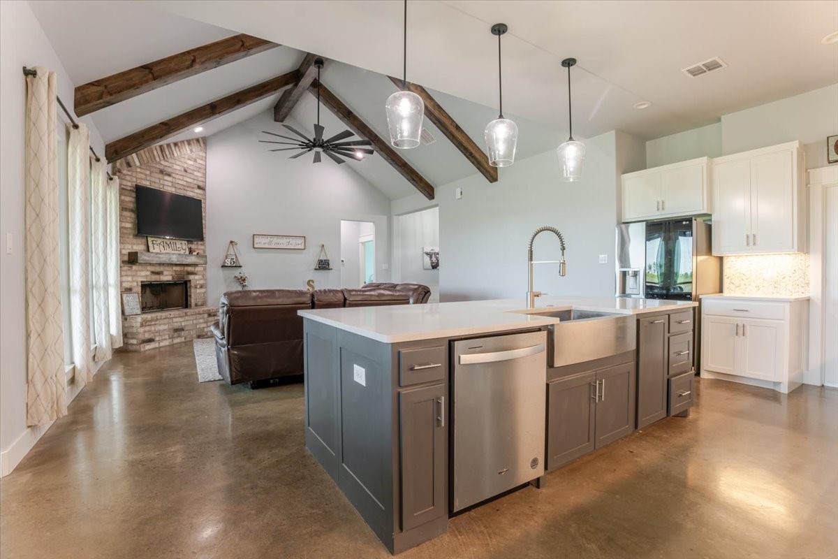 1040 Pioneer Crossing Weatherford TX 76088