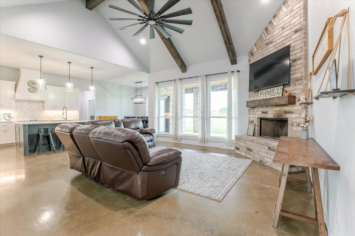 1040 Pioneer Crossing Weatherford TX 76088
