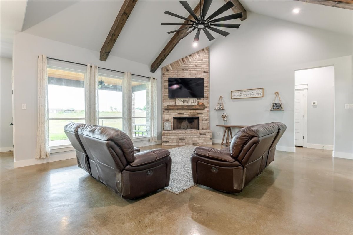 1040 Pioneer Crossing Weatherford TX 76088