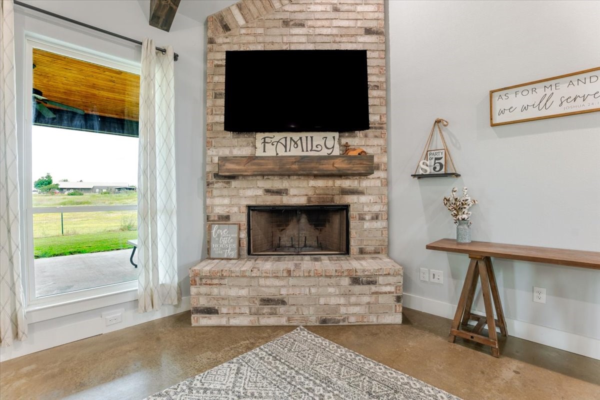 1040 Pioneer Crossing Weatherford TX 76088
