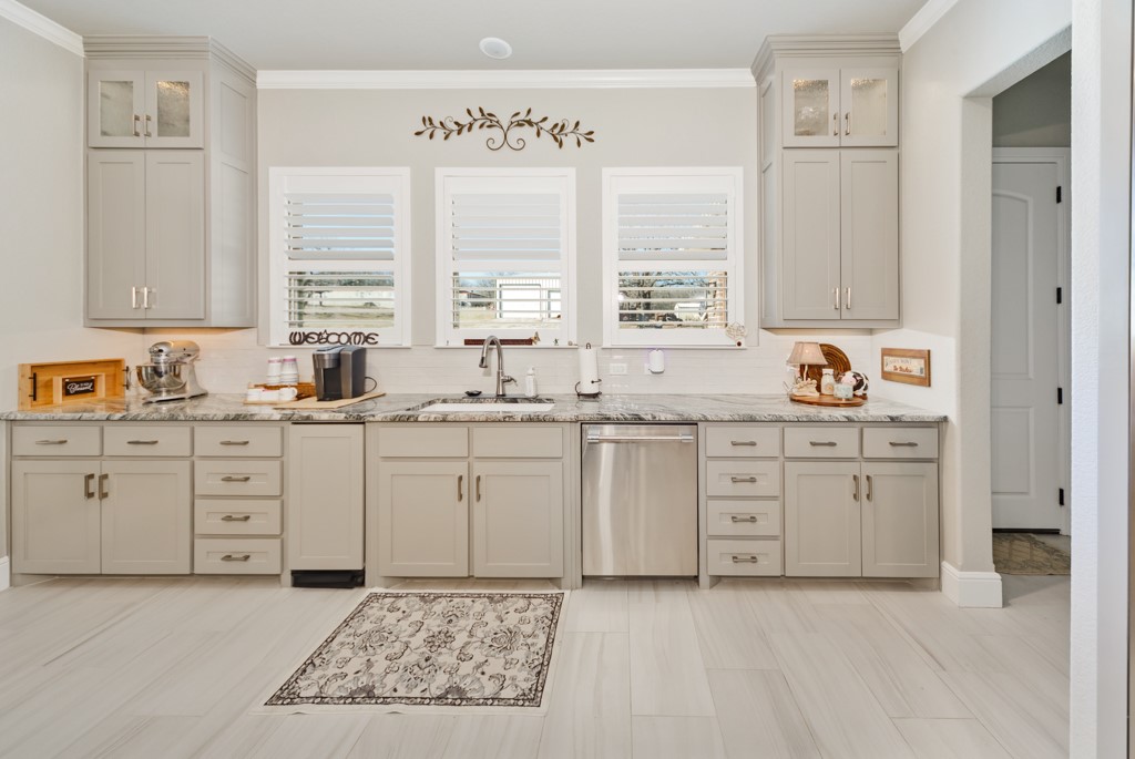 1466 County Road 1270 Alvord TX 76225