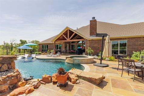 1466 County Road 1270 Alvord TX 76225