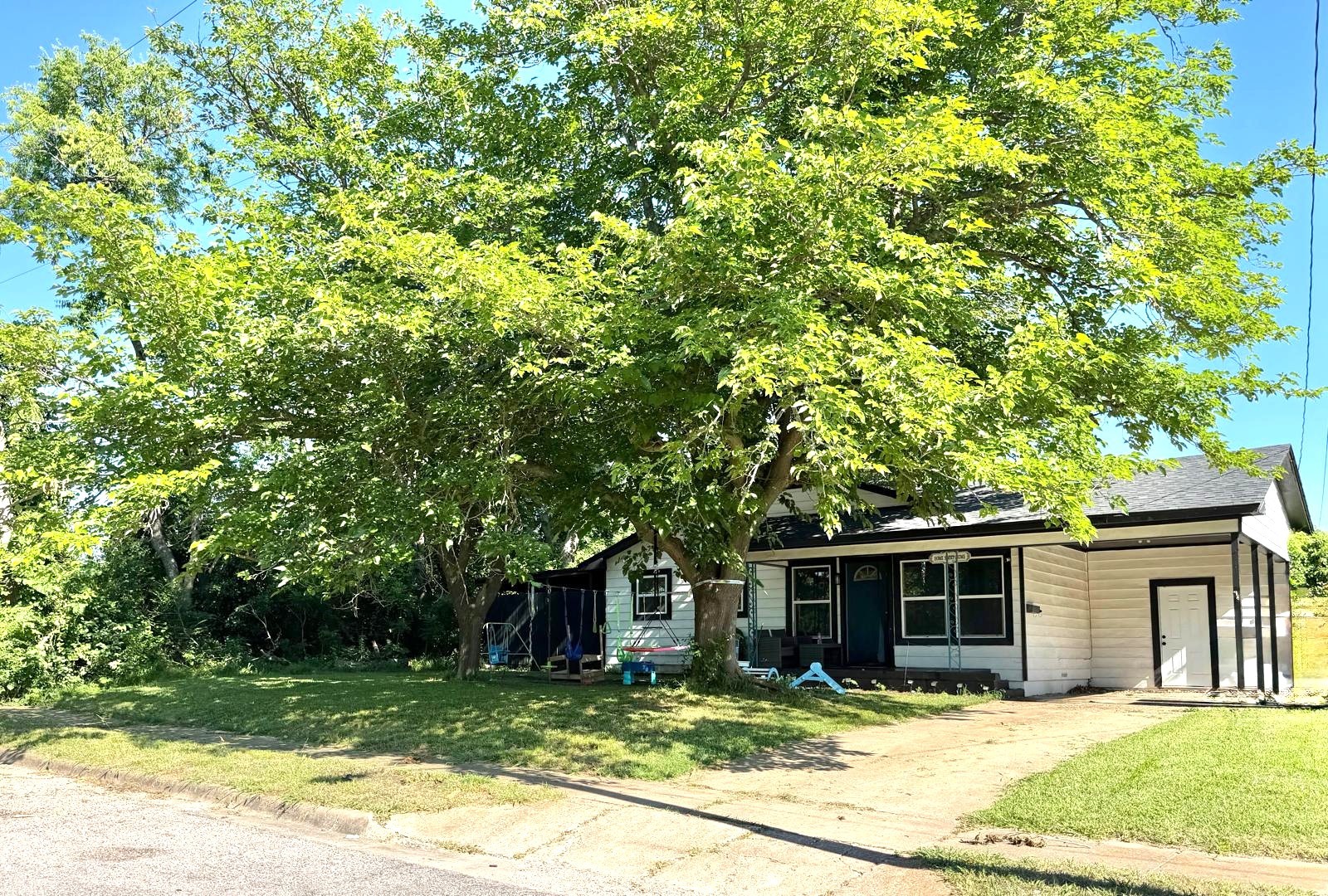 2028 E Jones Street Sherman TX 75090