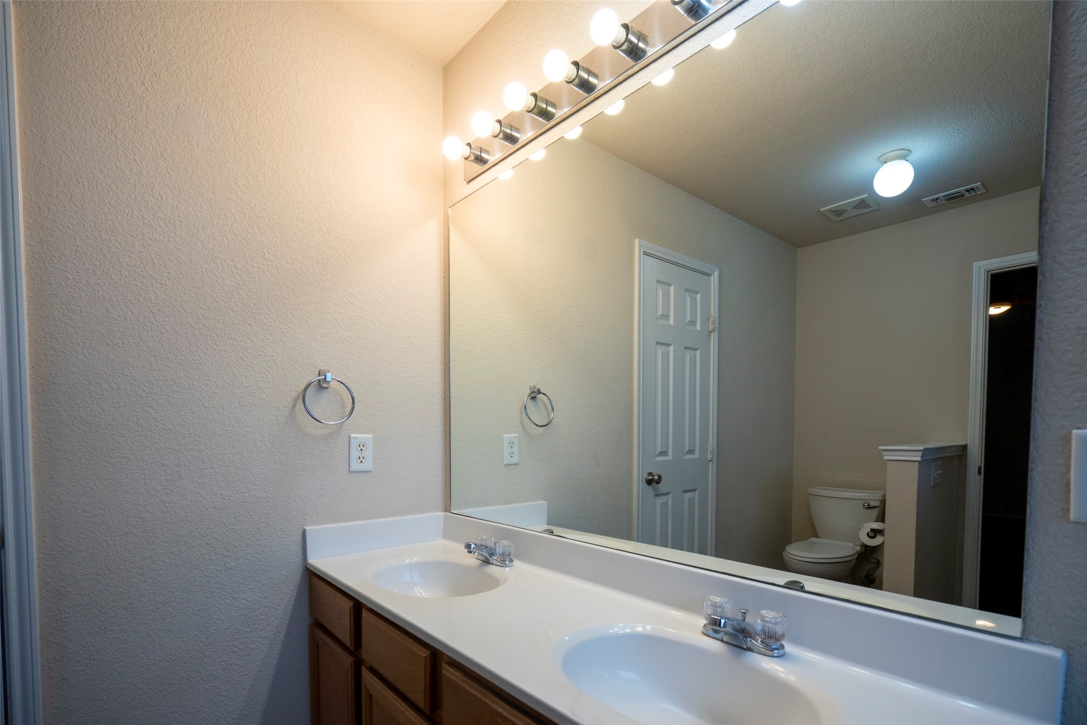 908 Chestnut Avenue Burleson TX 76028