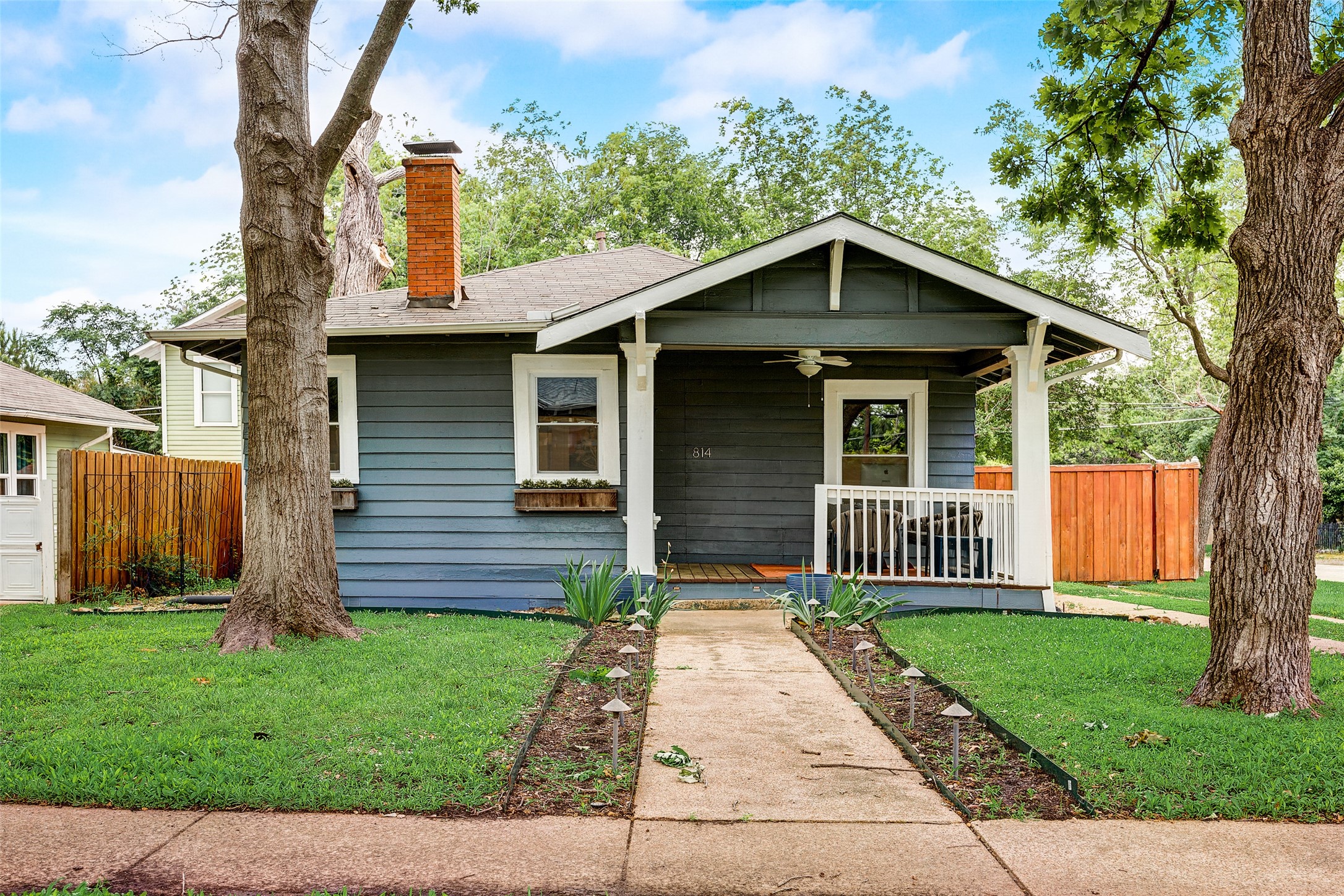 814 N Clinton Avenue Dallas TX 75208