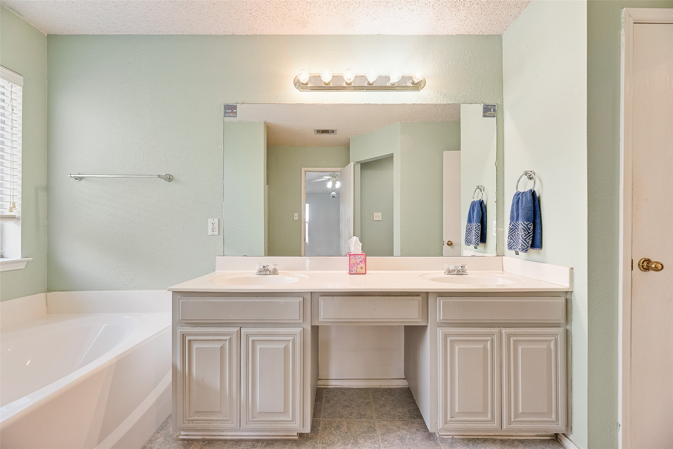 637 Manchester Drive Mansfield TX 76063
