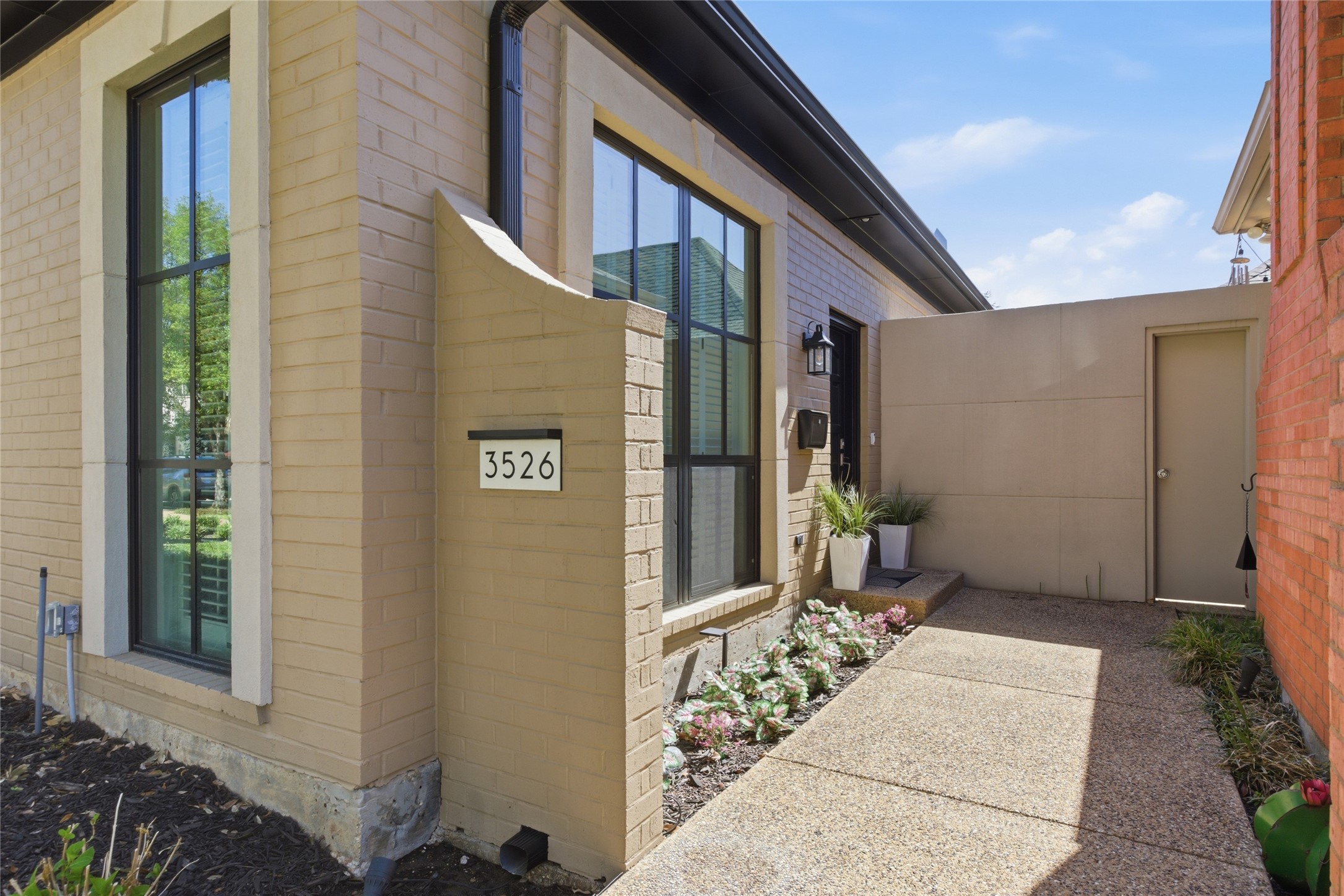 3528 N Versailles Avenue Dallas TX 75209