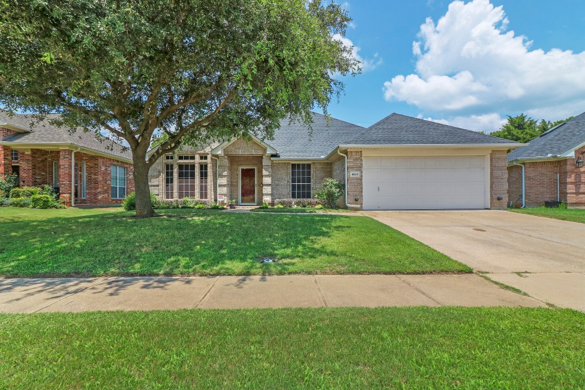 954 Badbury Lane Grand Prairie TX 75052