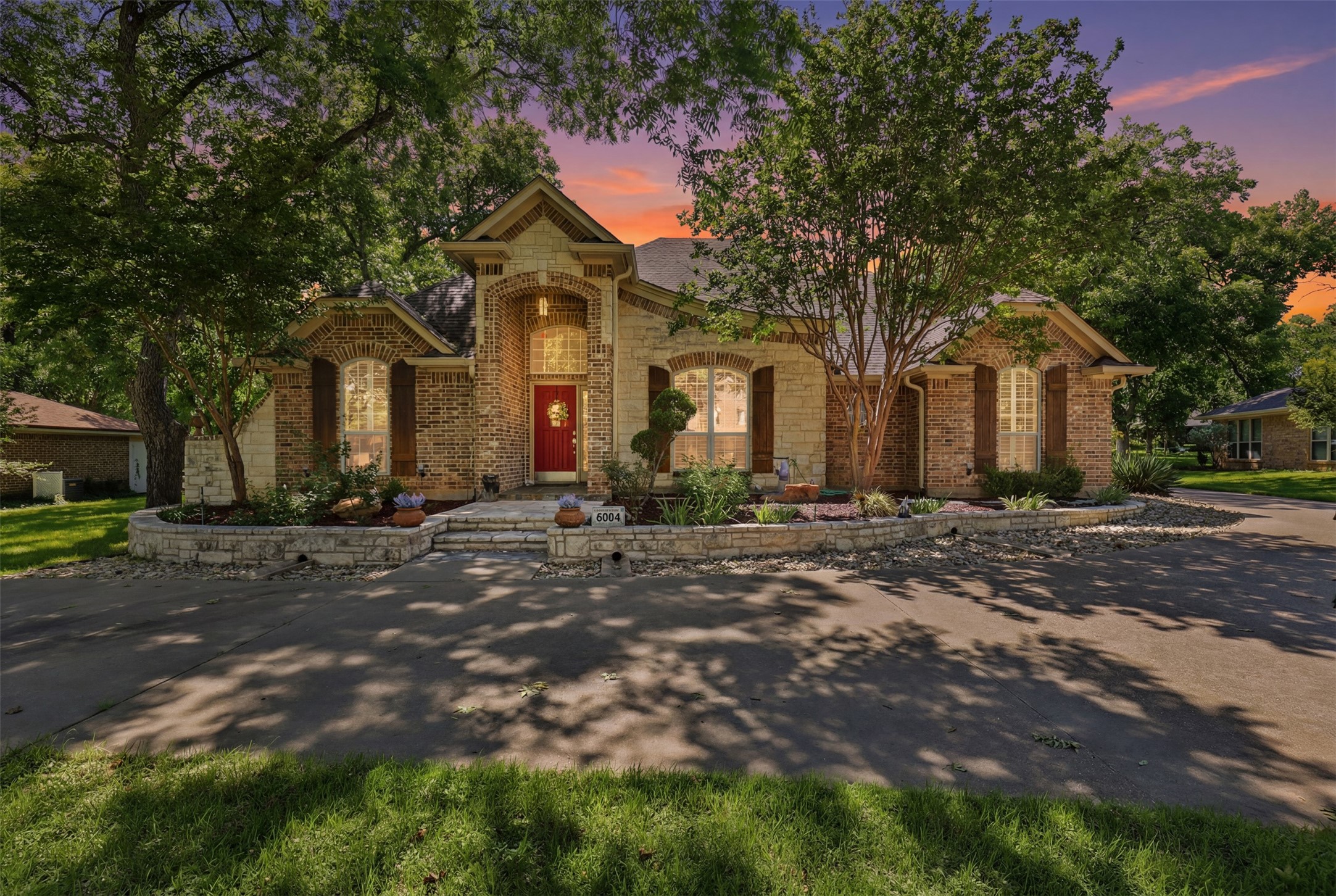 8904 Woodlawn Drive Granbury TX 76049