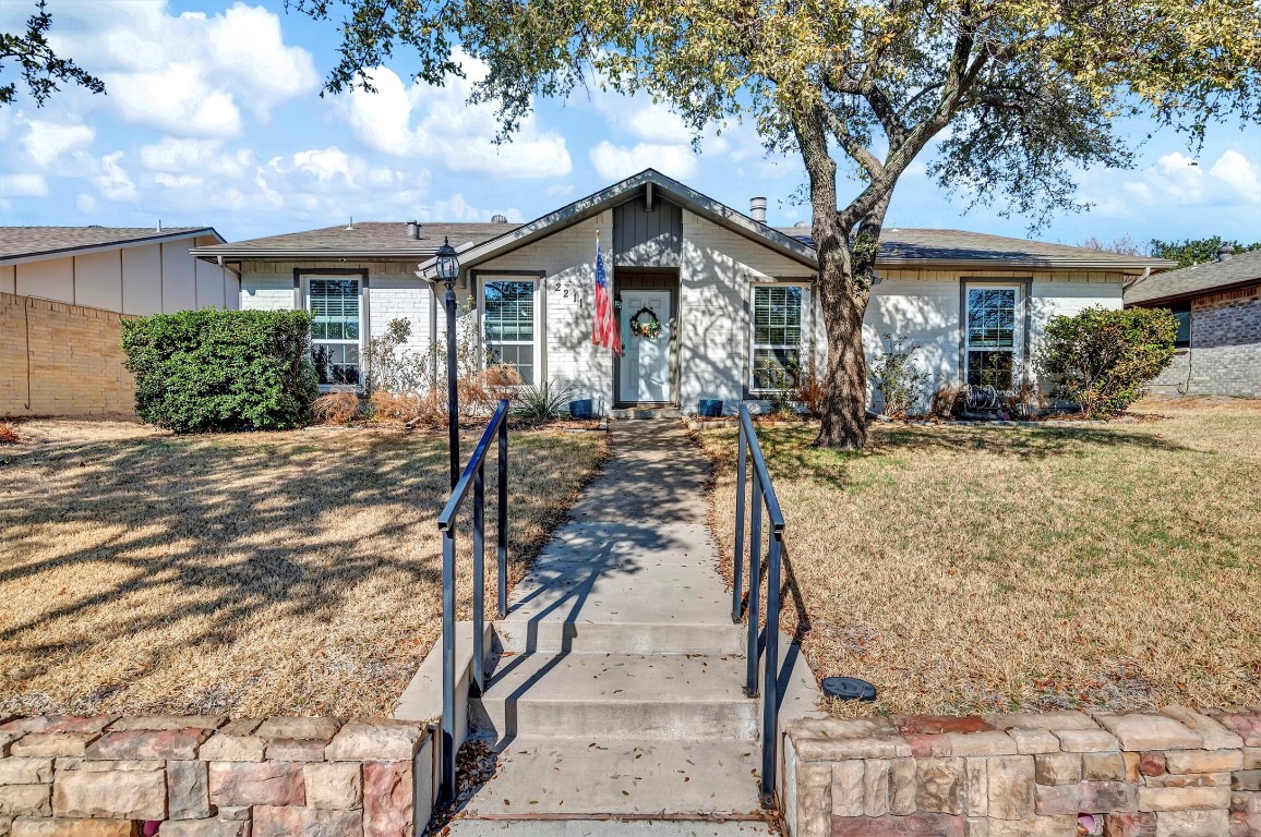 2211 Yewpon Drive Carrollton TX 75007