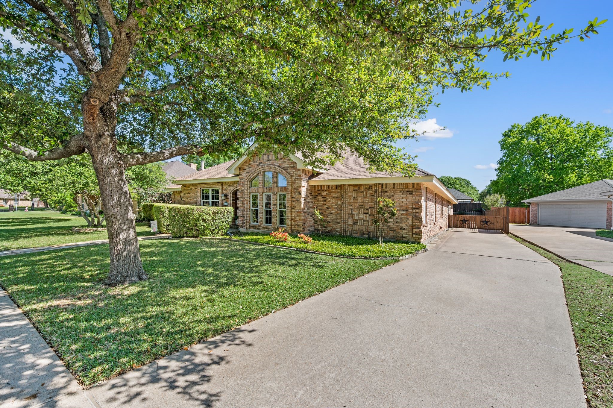 517 Highland Park Drive Hurst TX 76054