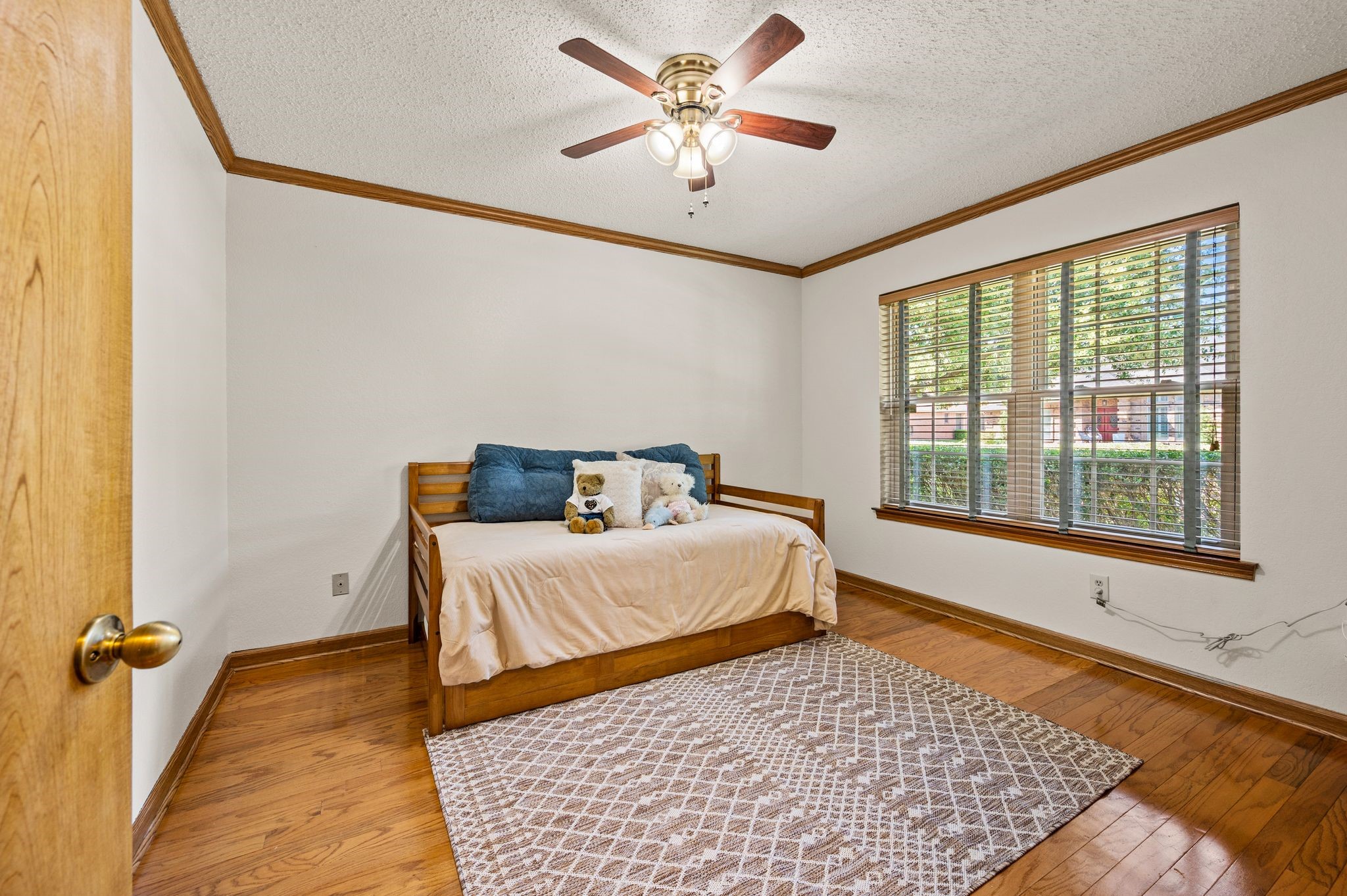 517 Highland Park Drive Hurst TX 76054