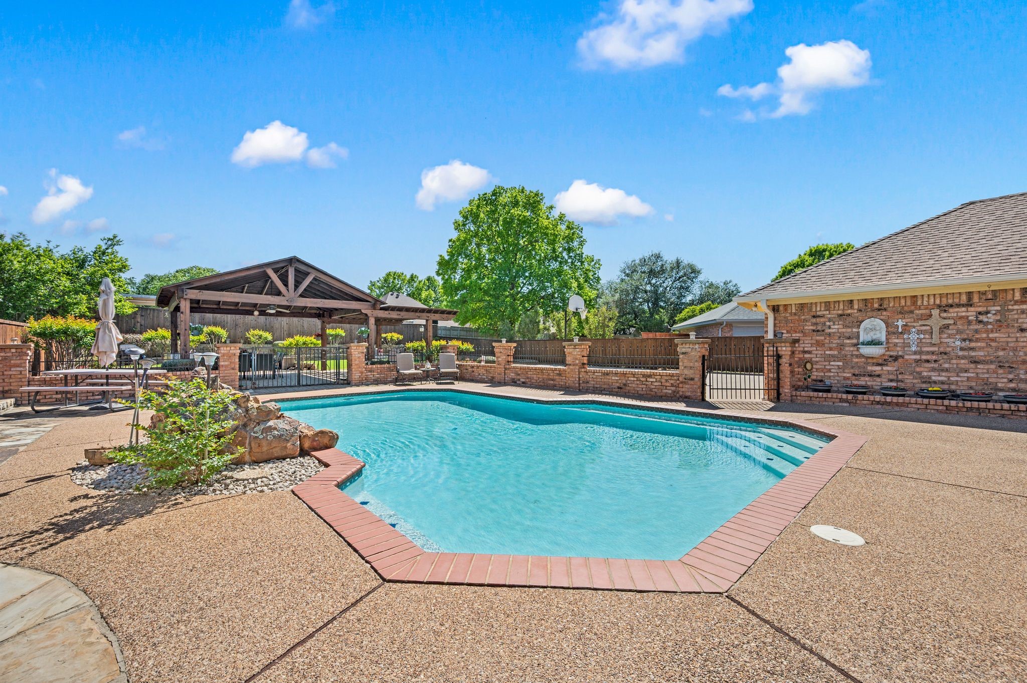 517 Highland Park Drive Hurst TX 76054