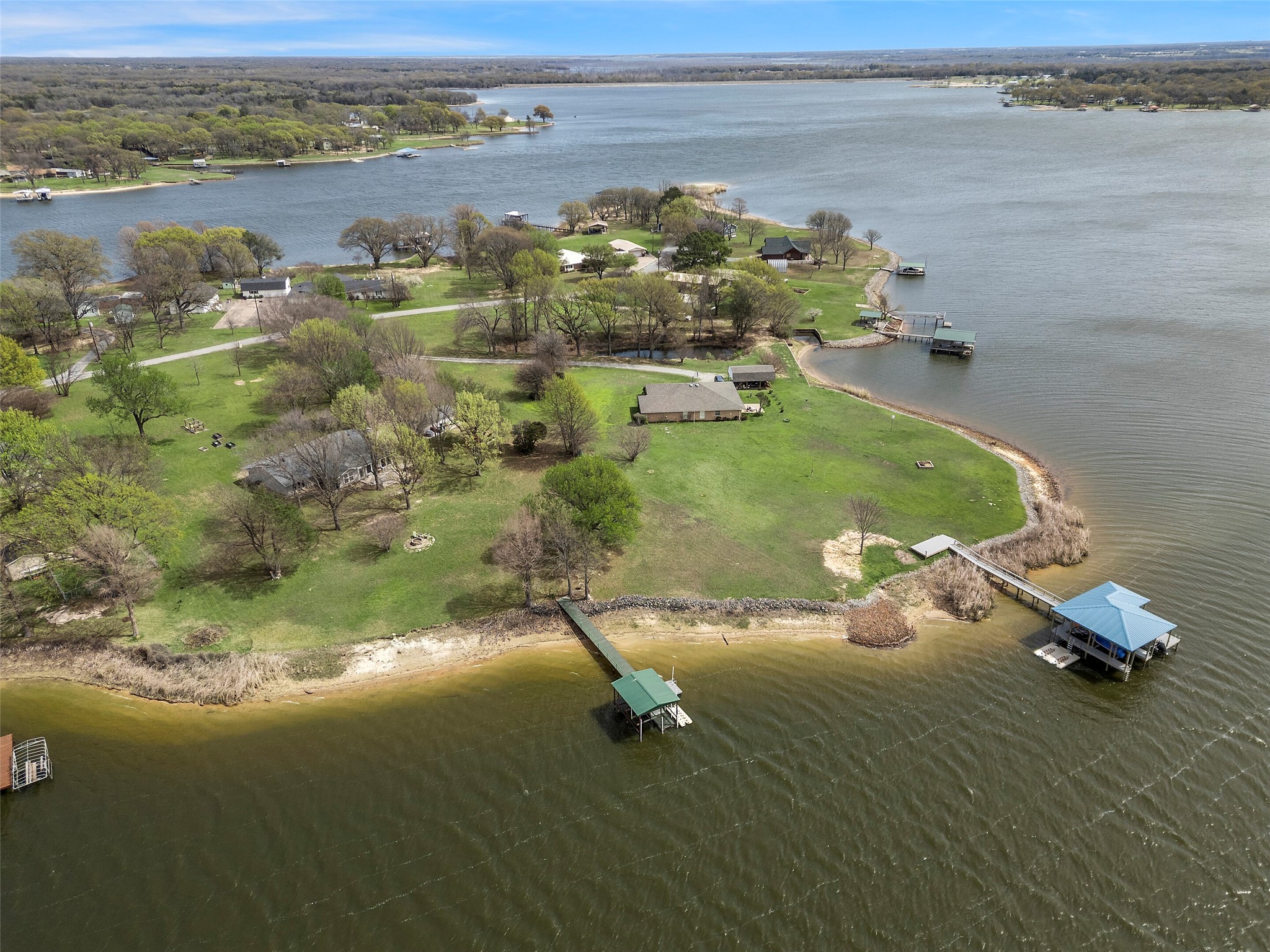 2110 Beavers Point Bonham TX 75418