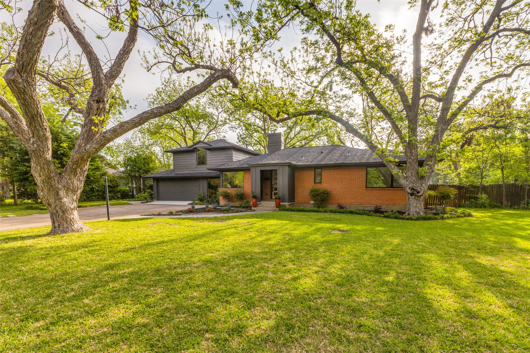 1404 El Campo Drive Dallas TX 75218