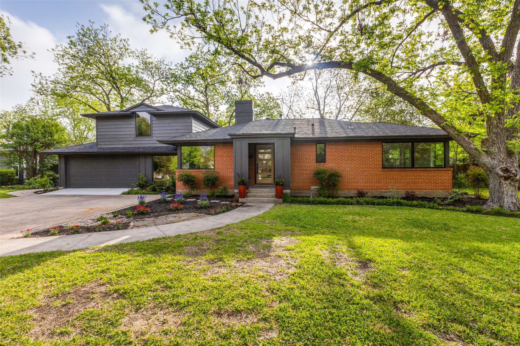 1404 El Campo Drive Dallas TX 75218