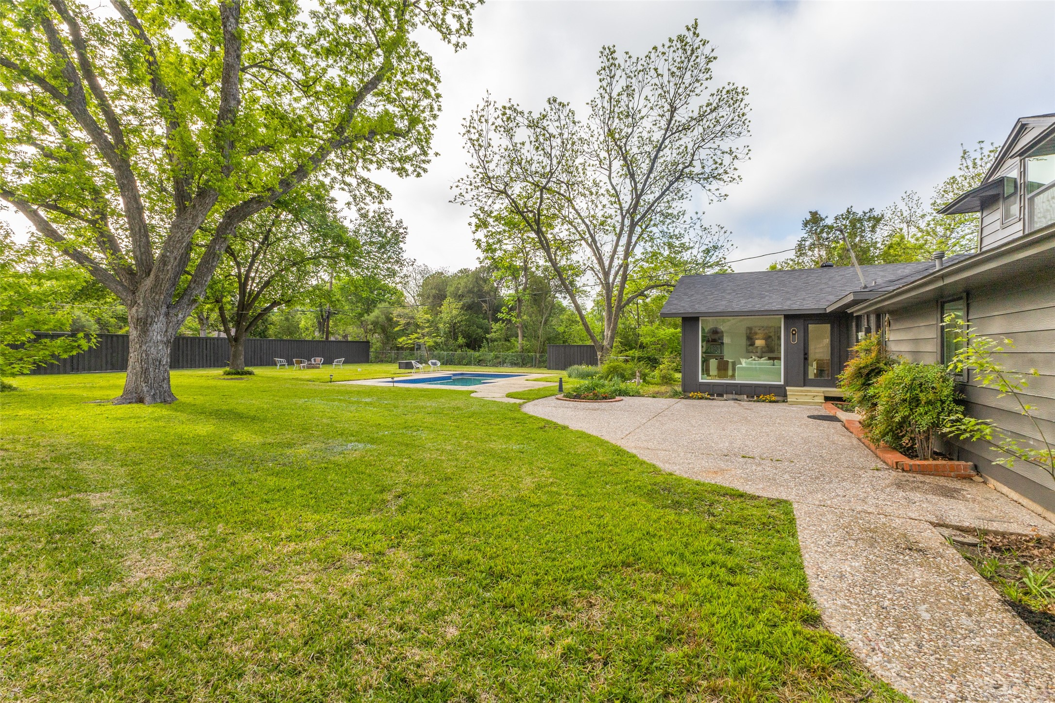1404 El Campo Drive Dallas TX 75218