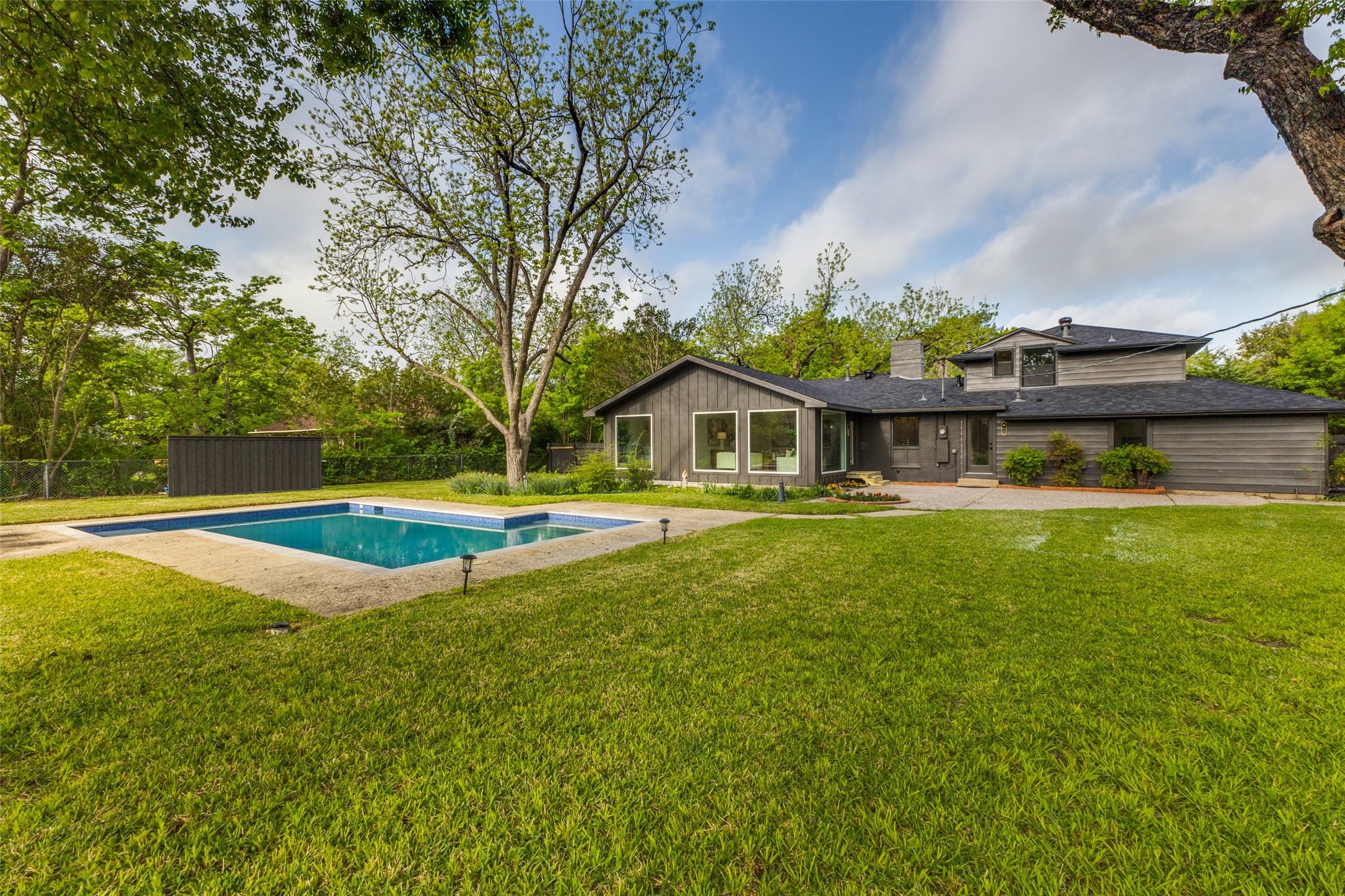 1404 El Campo Drive Dallas TX 75218