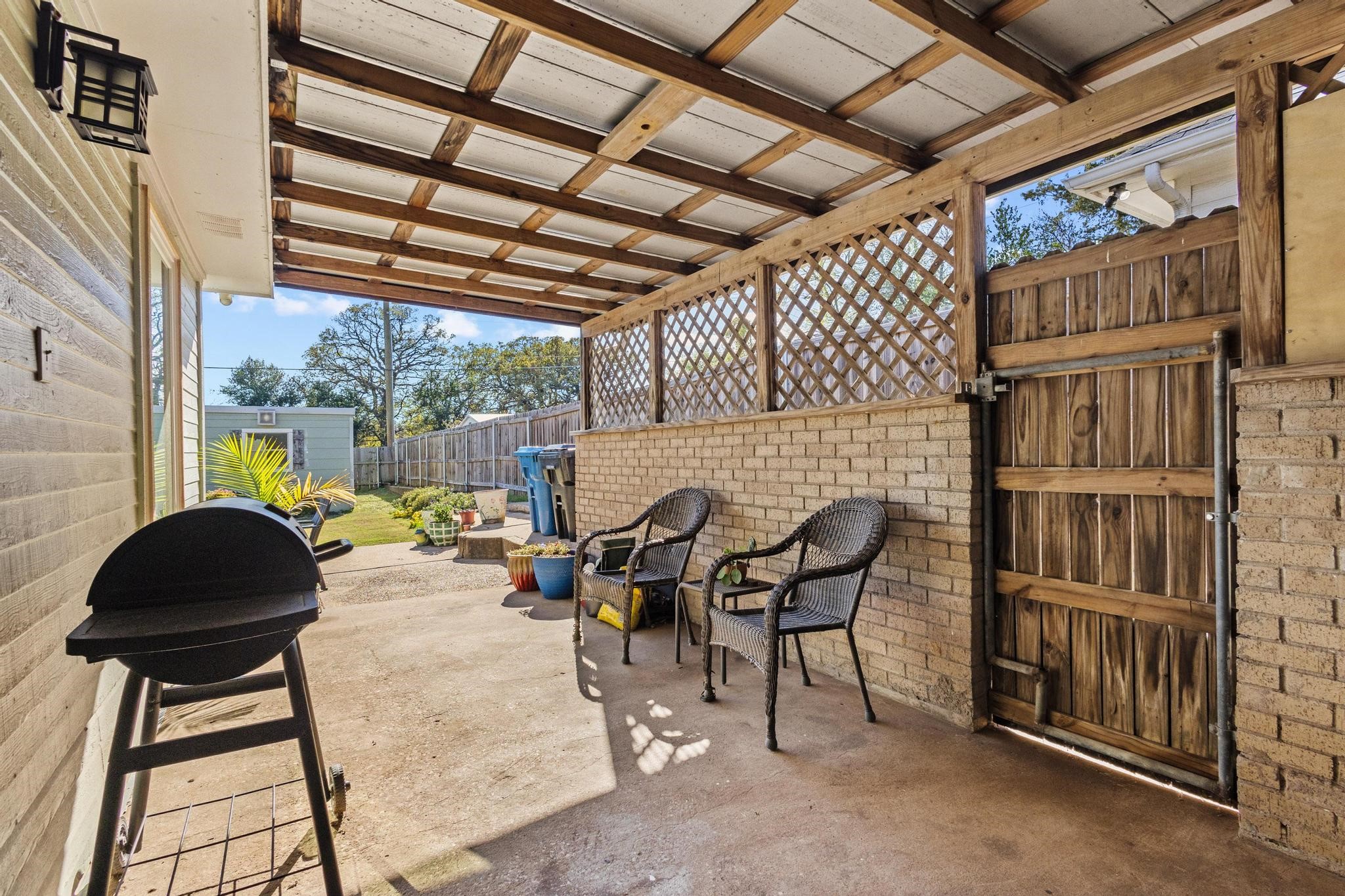 422 W Acheson Denison TX 75020