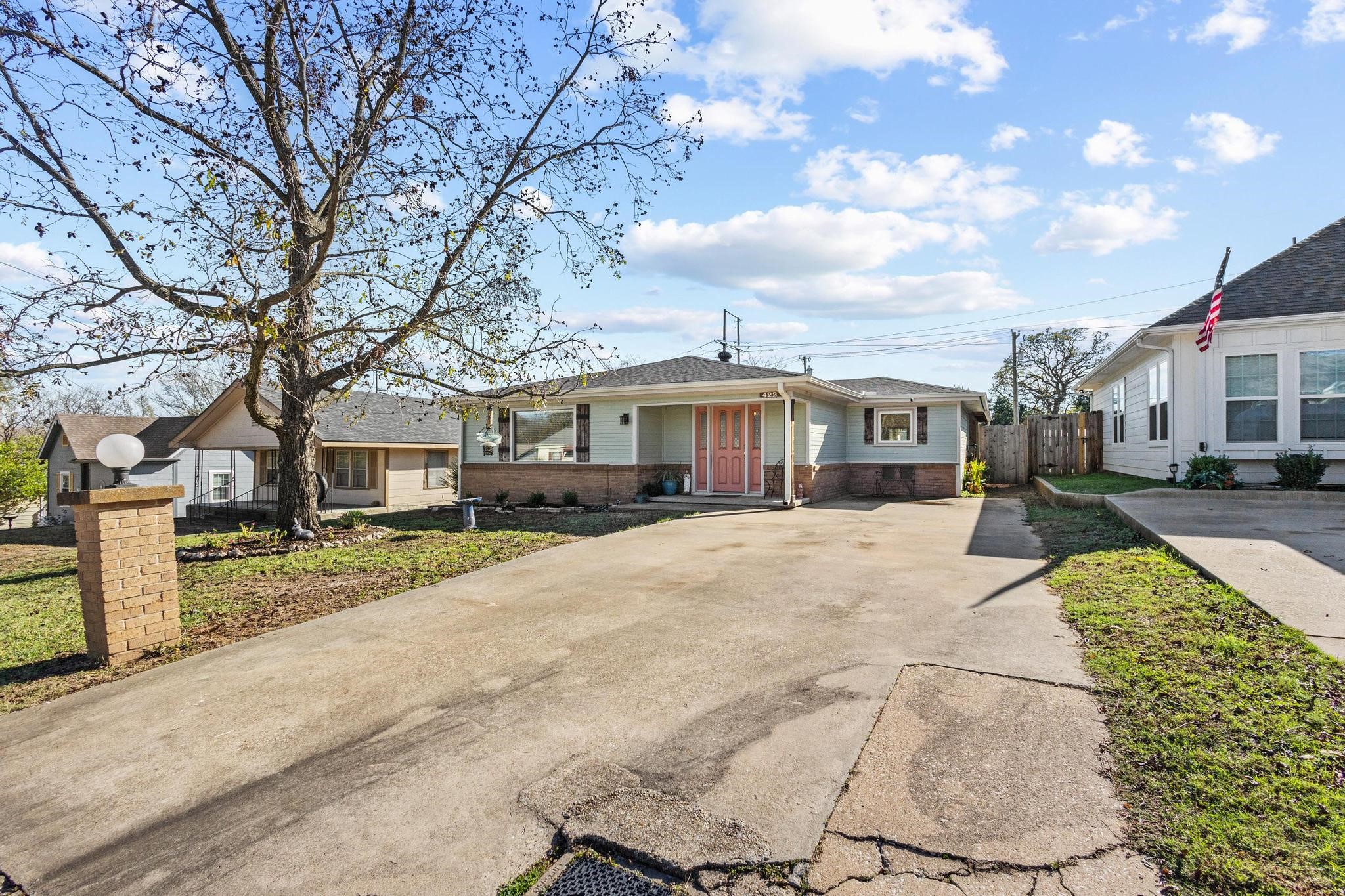 422 W Acheson Denison TX 75020