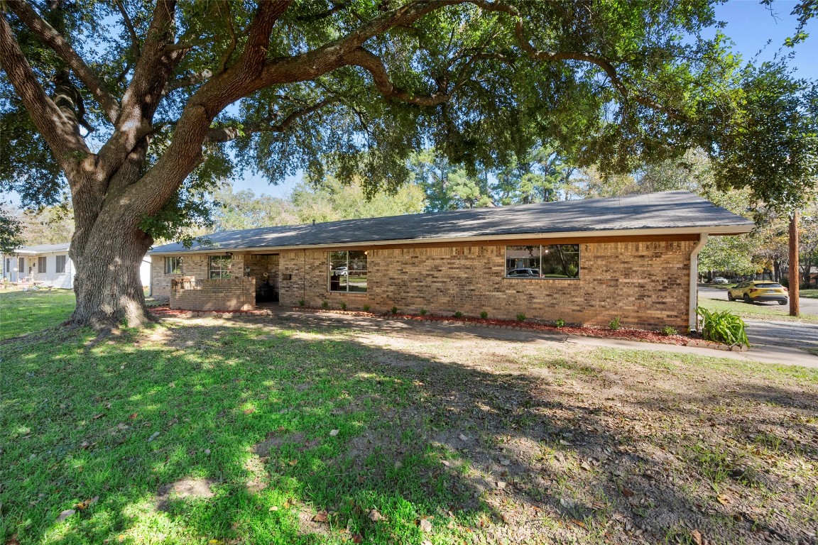 302 Gardner Drive Palestine TX 75803