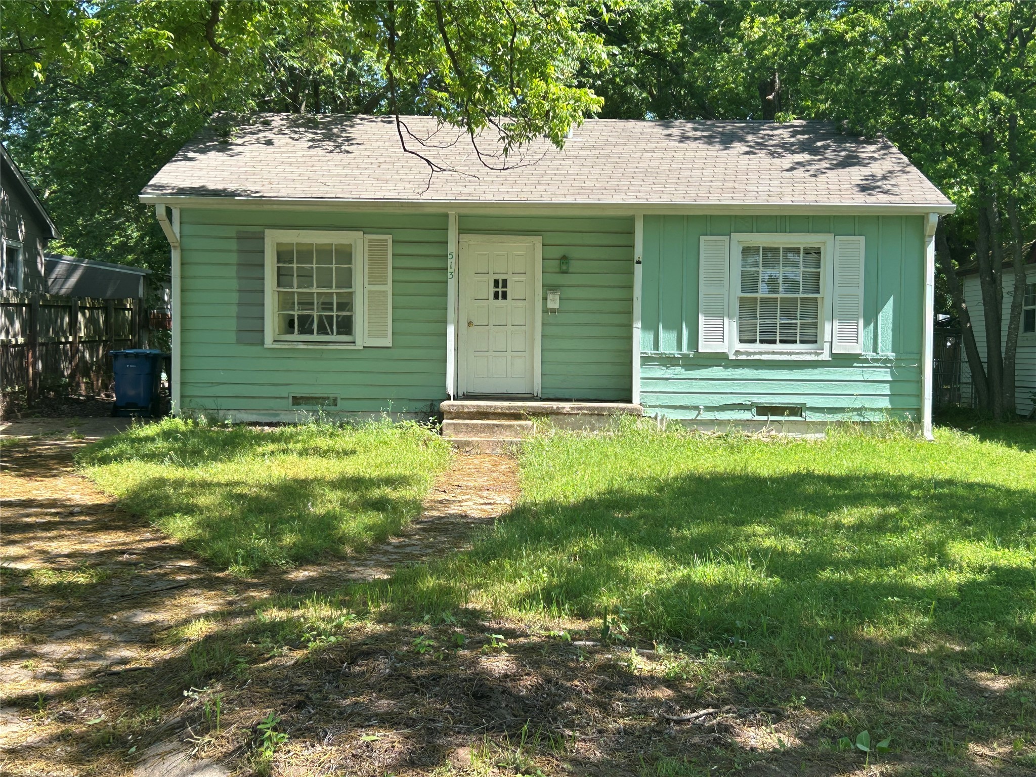 513 W Bullock Street Denison TX 75020