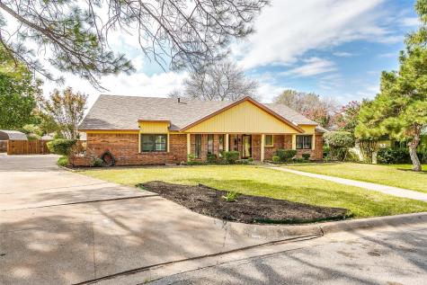 1009 Sean Court Hurst TX 76053