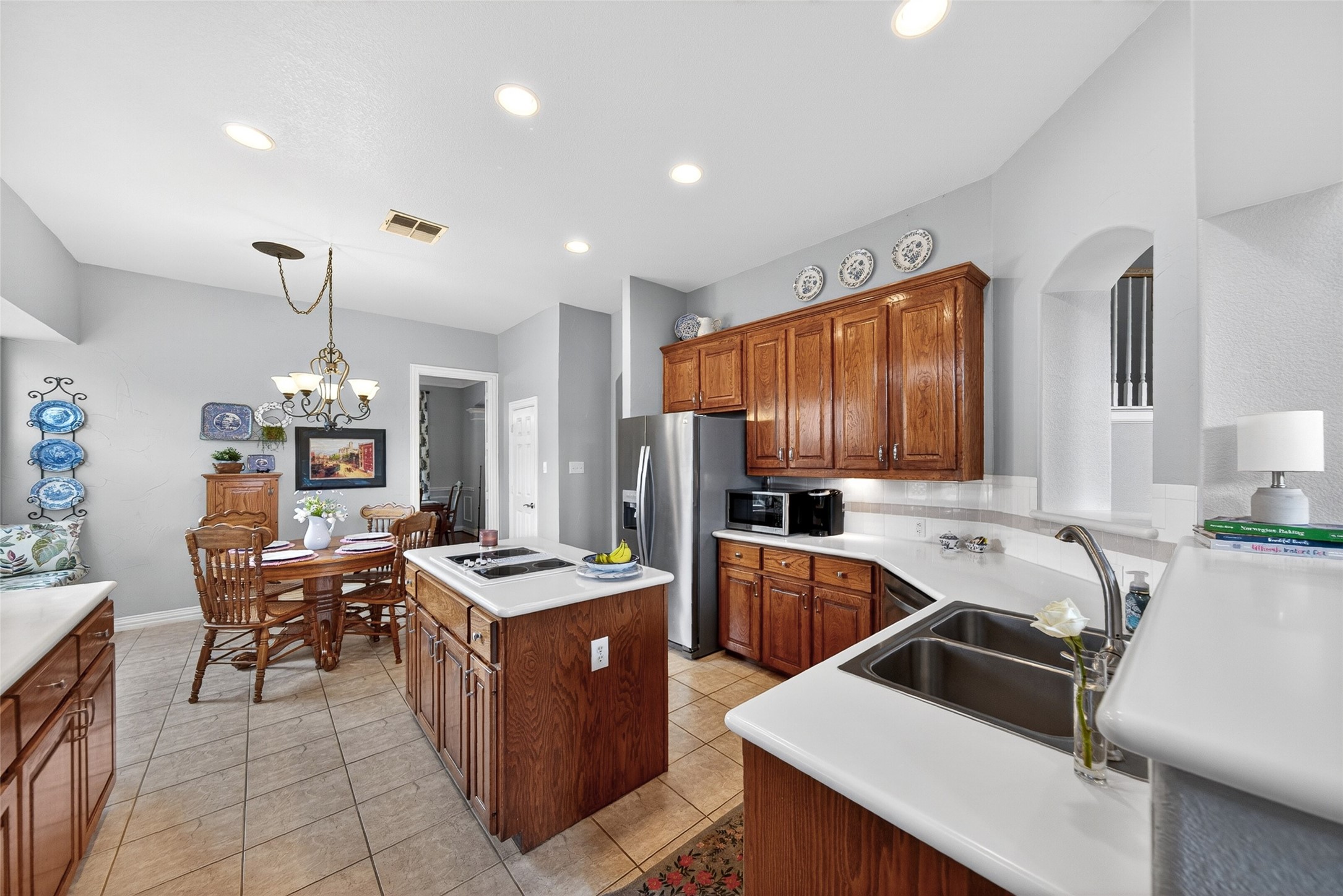 2704 Lakesedge Drive Mckinney TX 75072
