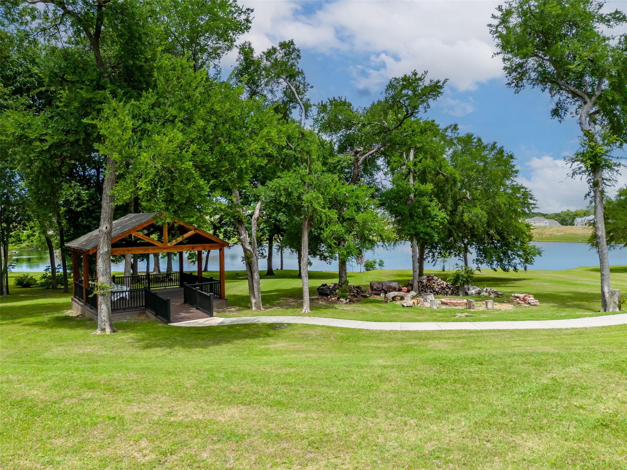 2704 Lakesedge Drive Mckinney TX 75072