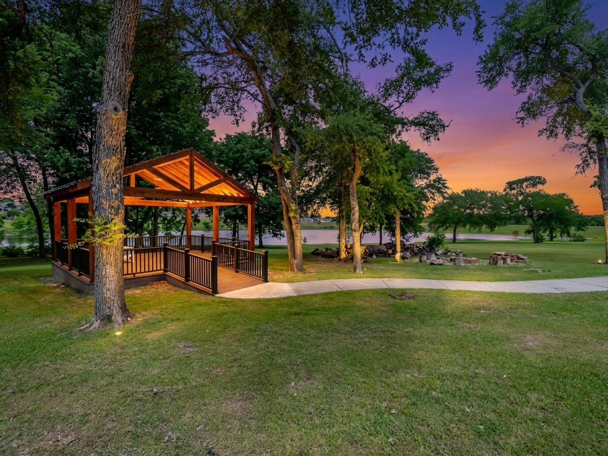 2704 Lakesedge Drive Mckinney TX 75072