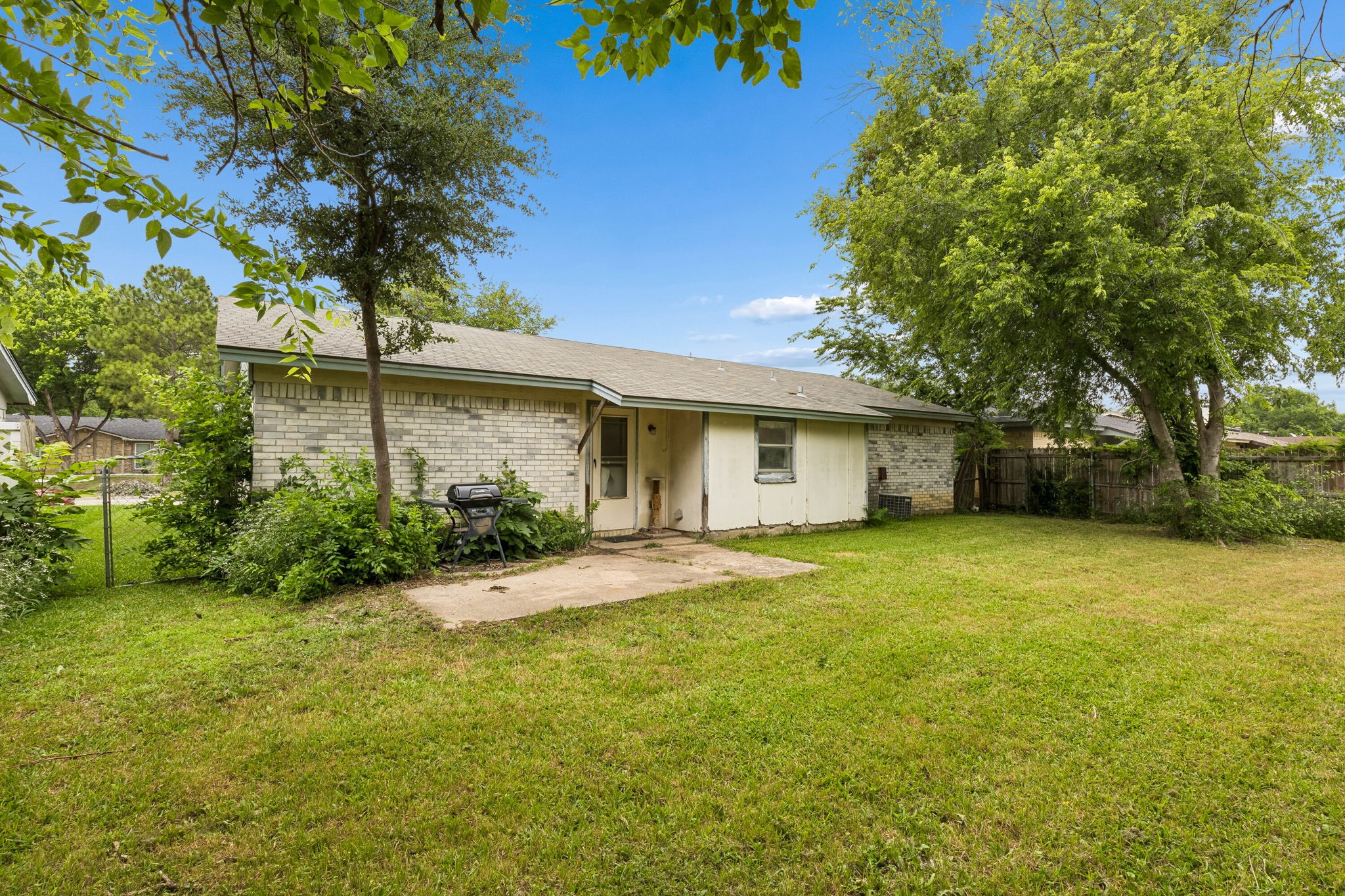 122 Cimarron Lane Arlington TX 76014