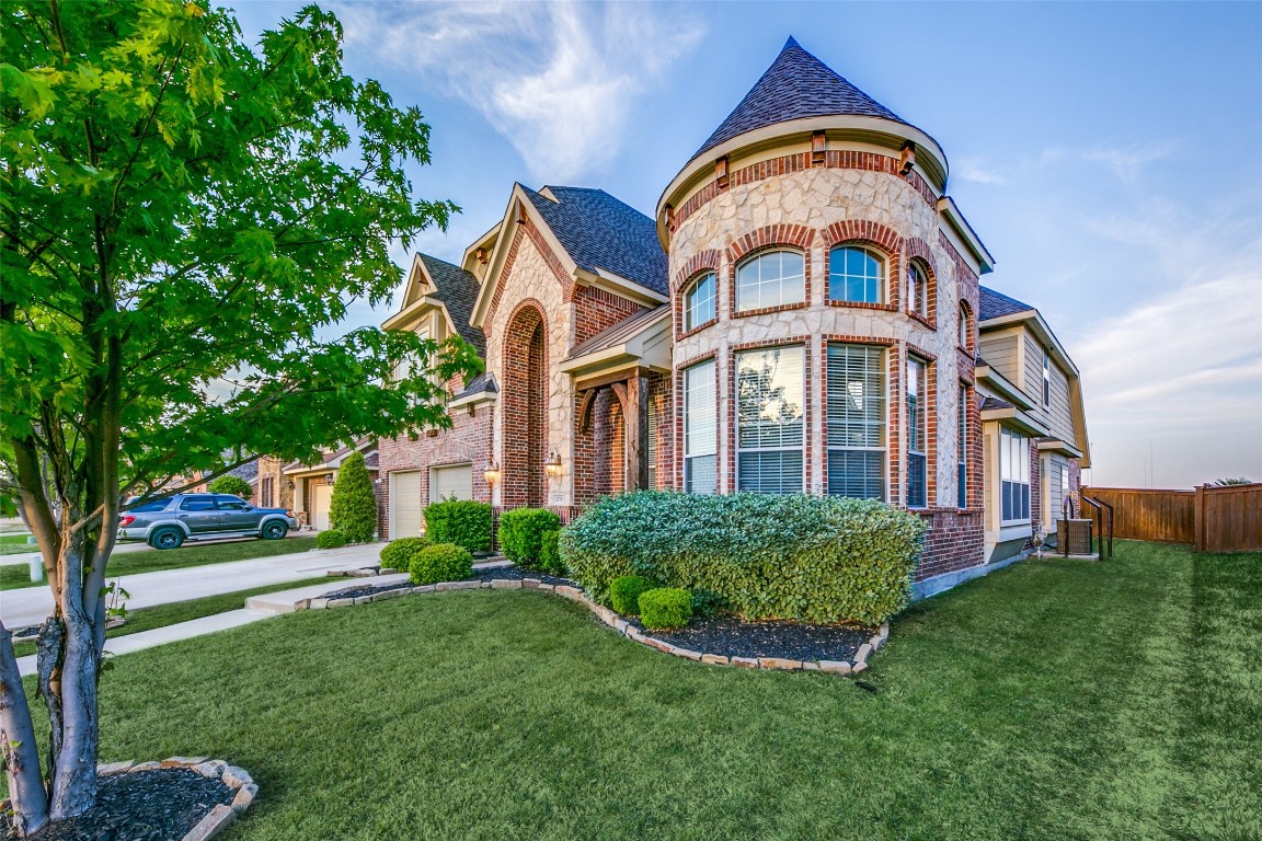 2719 Explorador Grand Prairie TX 75054