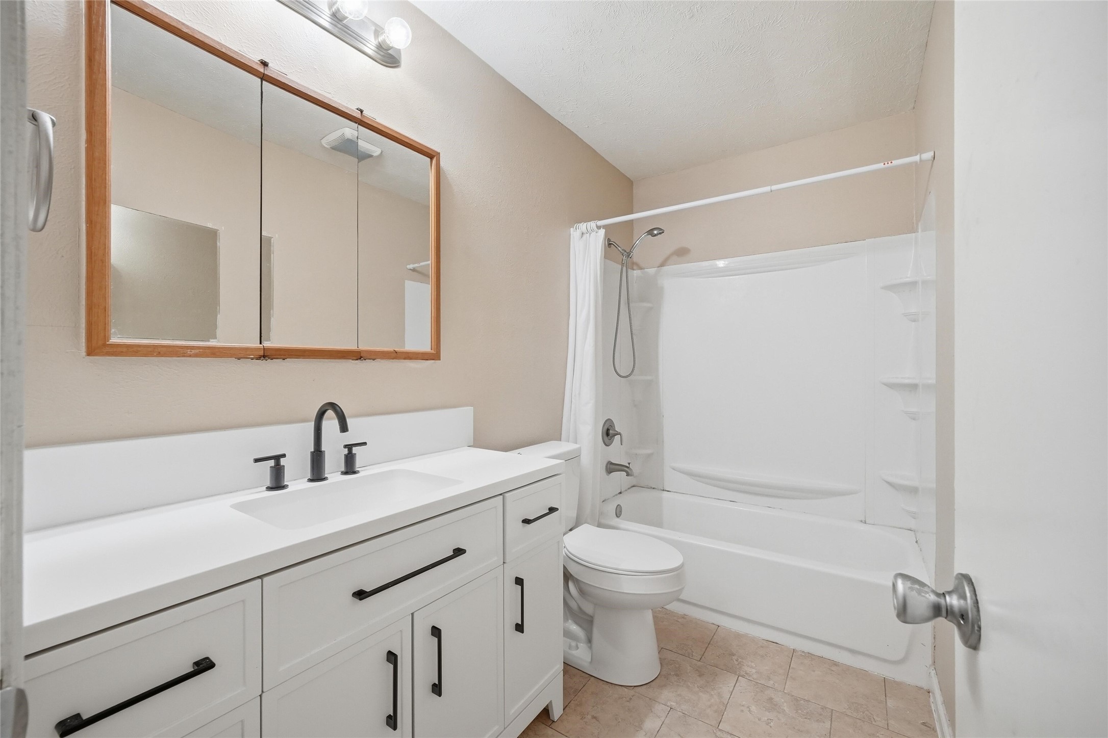 1501 Meandering Way Garland TX 75040