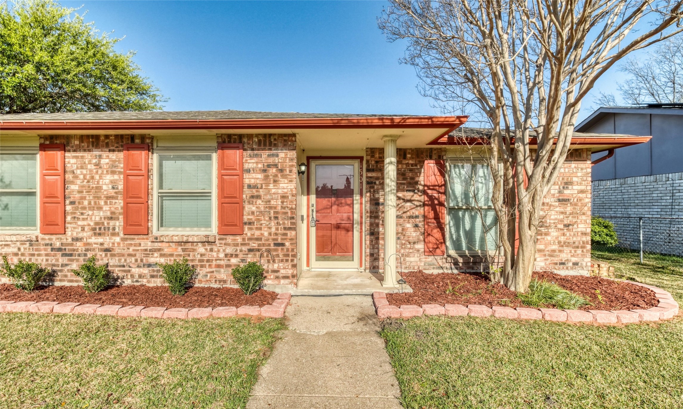 1501 Meandering Way Garland TX 75040