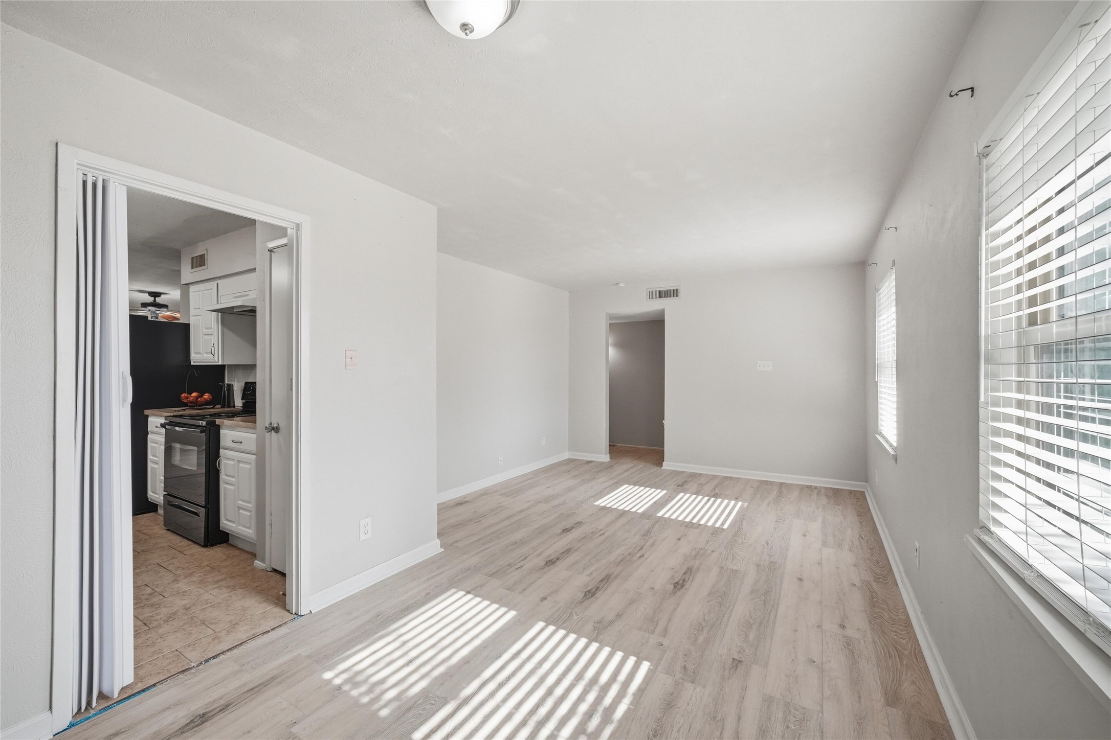 1501 Meandering Way Garland TX 75040