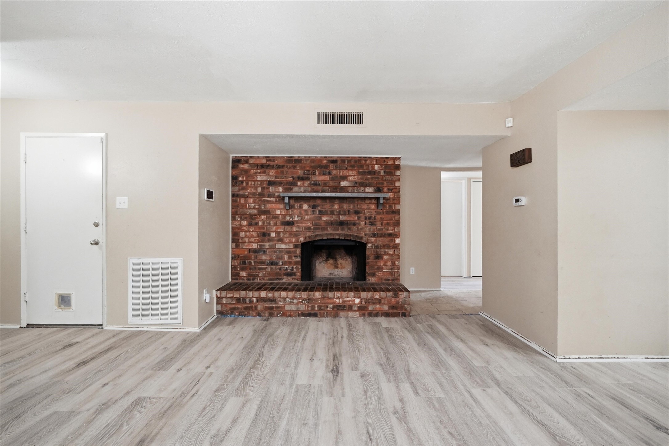 1501 Meandering Way Garland TX 75040