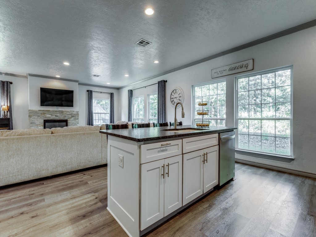 203 Pueblo Drive Lake Kiowa TX 76240