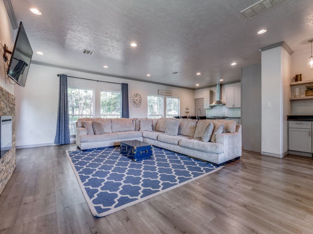203 Pueblo Drive Lake Kiowa TX 76240