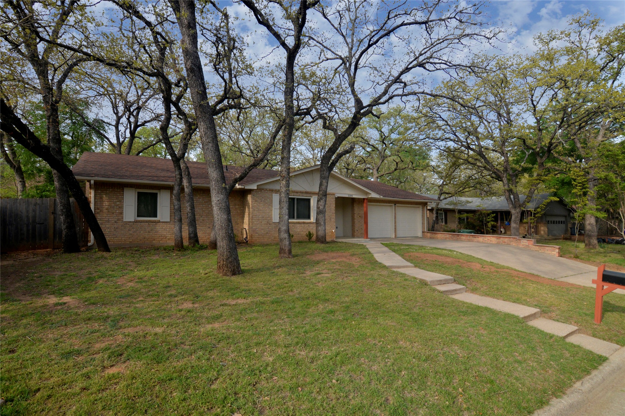 1105 Pine Ridge Drive Azle TX 76020