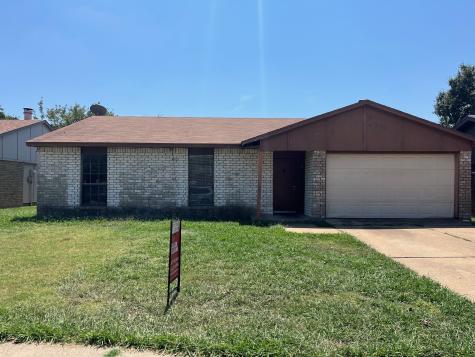 1121 Loving Trail Grand Prairie TX 75052