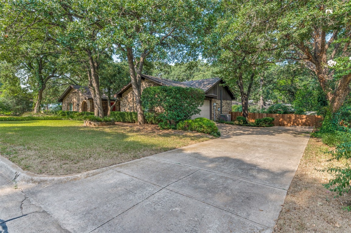 2208 Valleydale Drive Arlington TX 76013