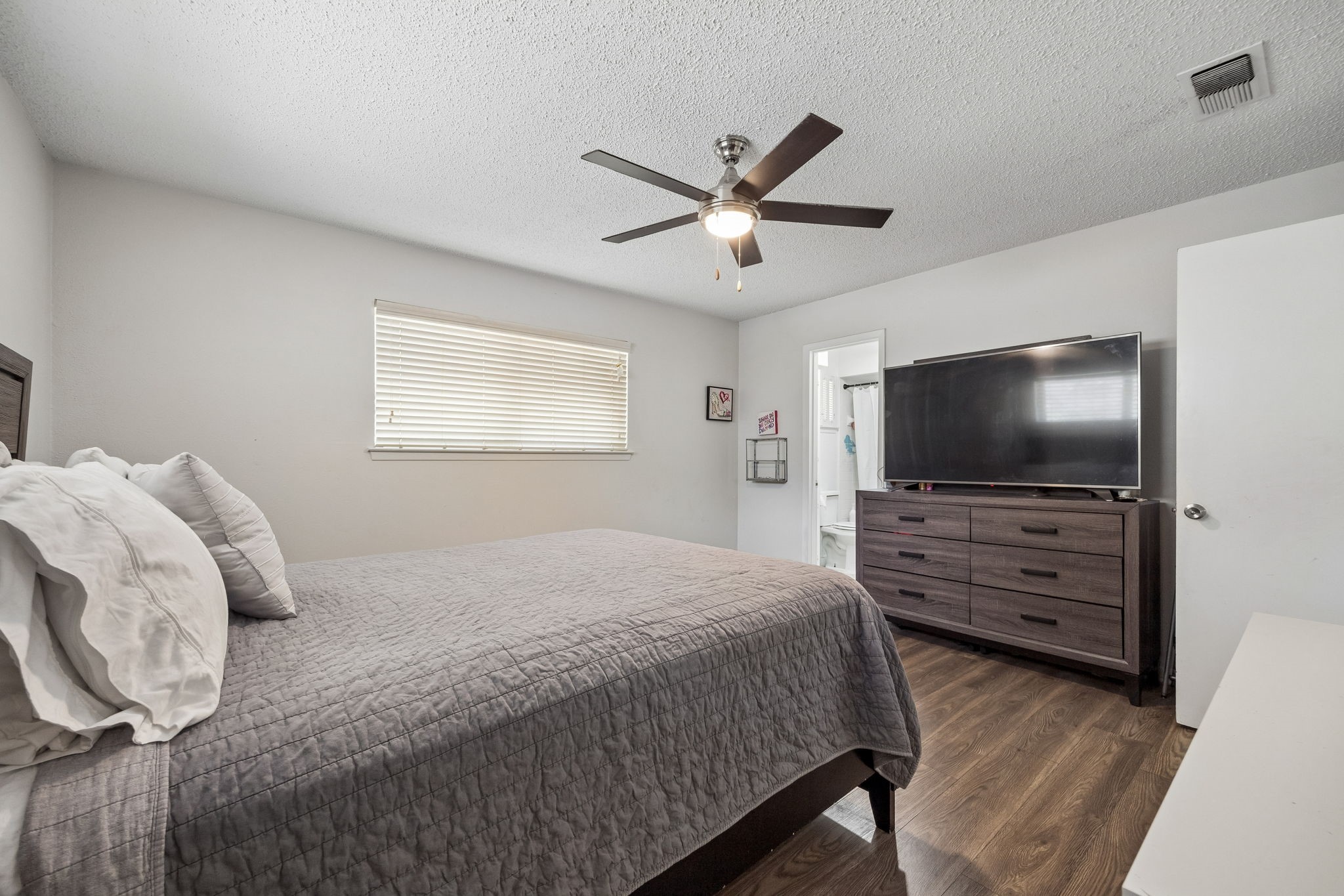1047 Westlake Drive Desoto TX 75115