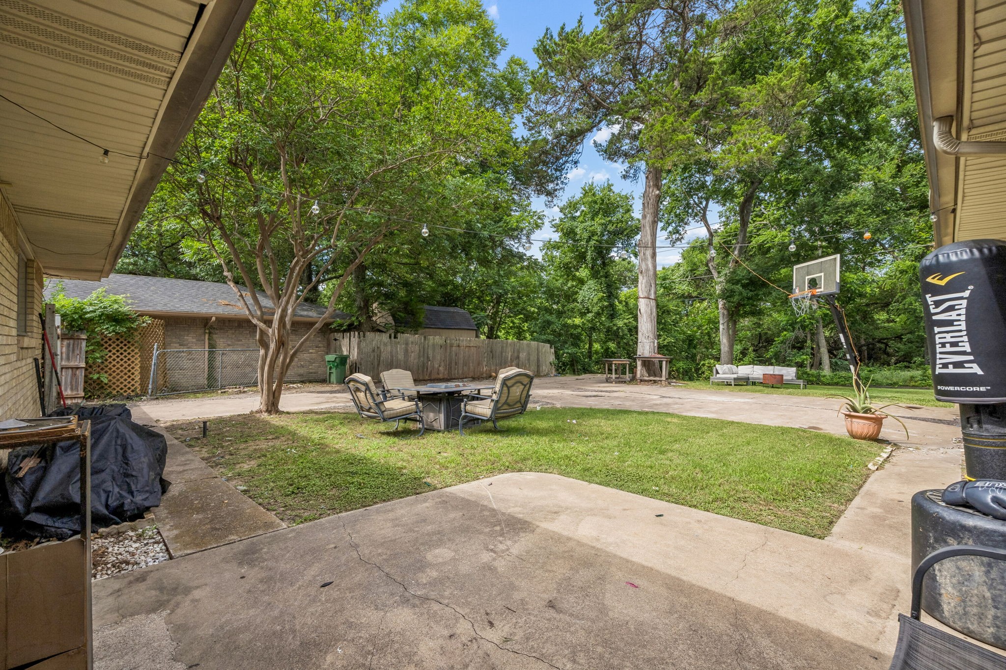 1047 Westlake Drive Desoto TX 75115