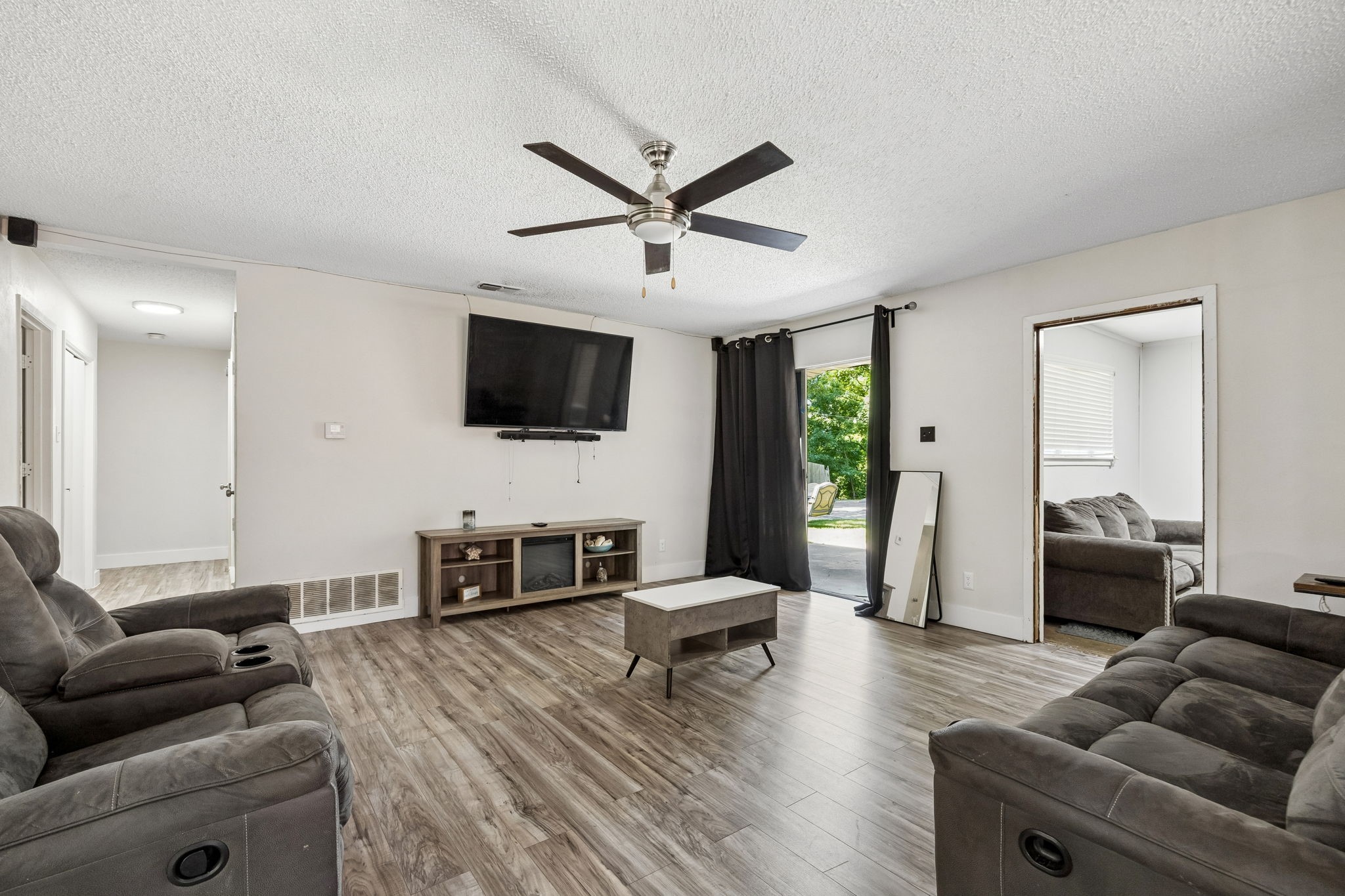 1047 Westlake Drive Desoto TX 75115