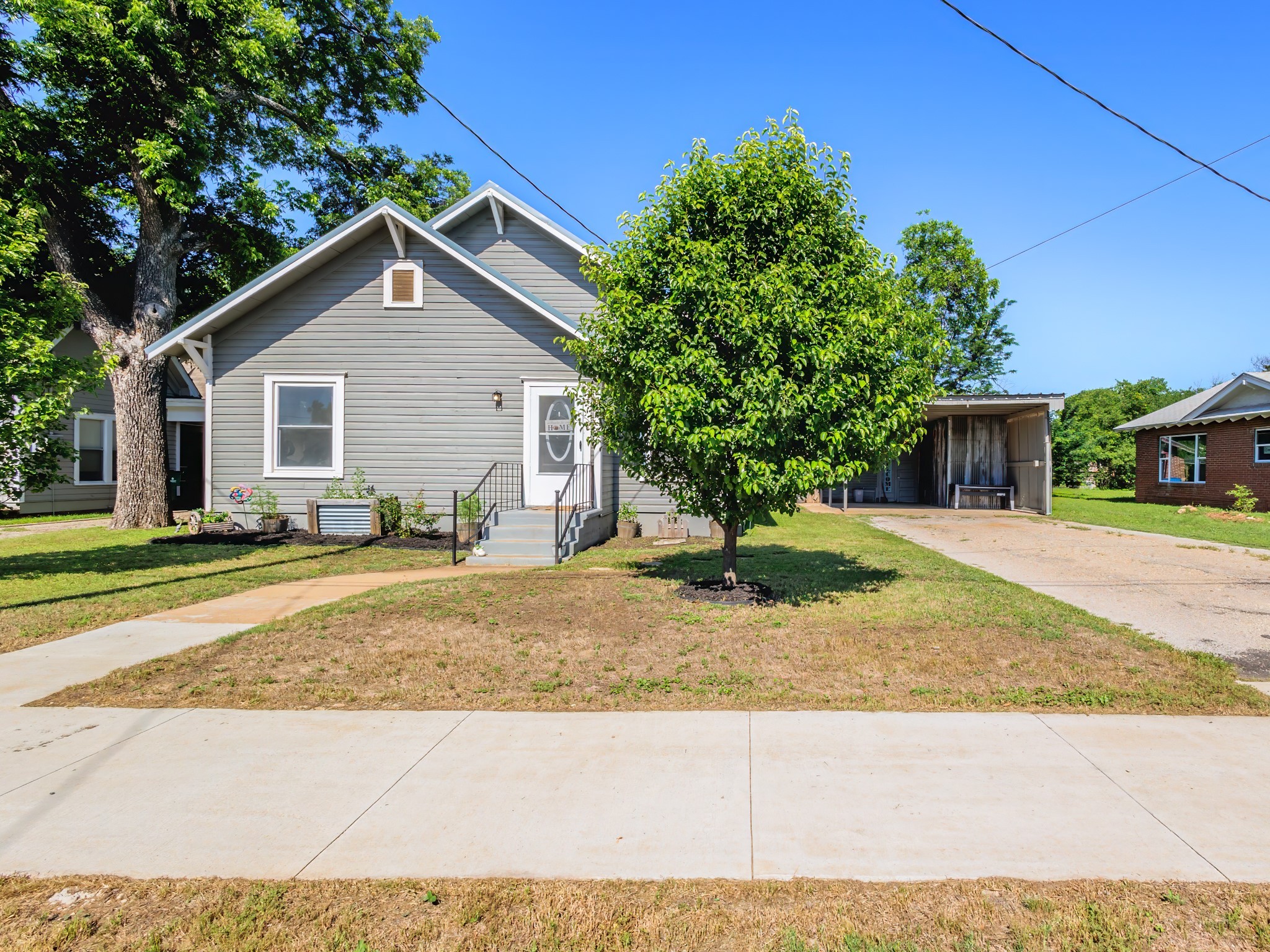 1720 S Commercial Avenue Coleman TX 76834