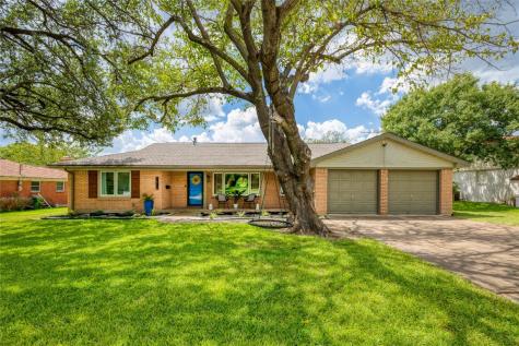 3812 Marys Creek Drive Benbrook TX 76116