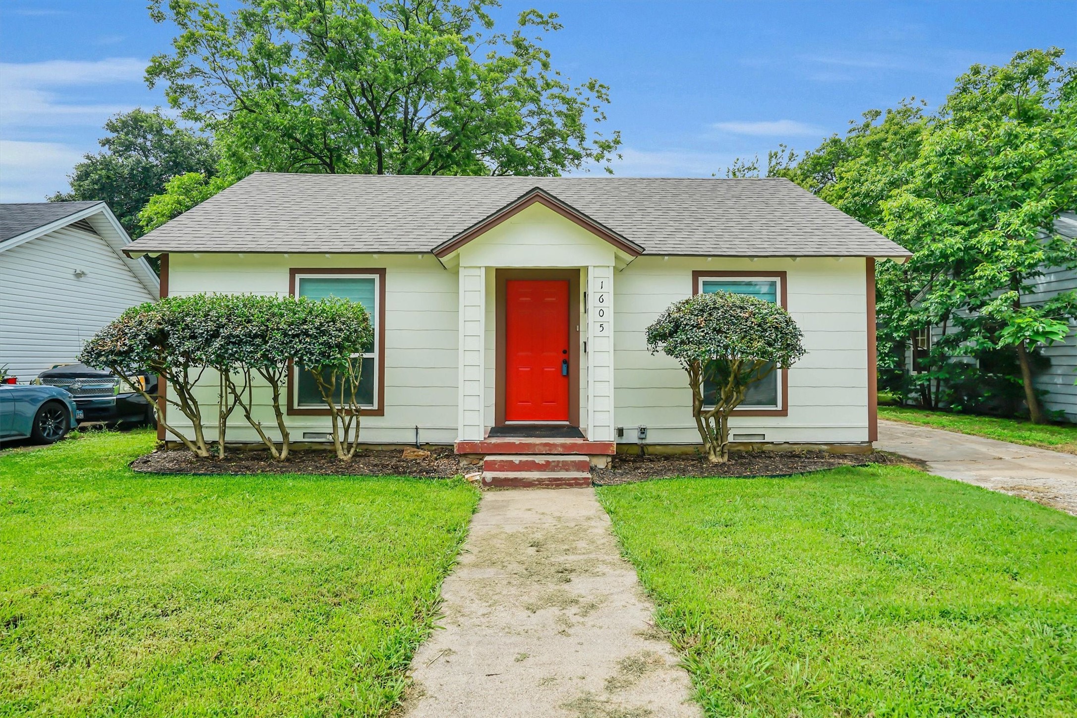 1605 Pine Street Grand Prairie TX 75050